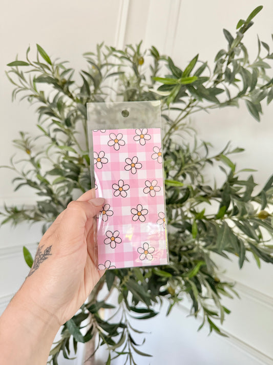 Signet : Fleurs blanches et carreaux roses