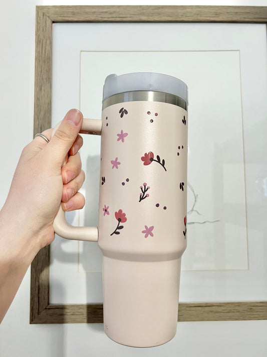 Thermos 40oz Pink: Soft tulips and small flowers