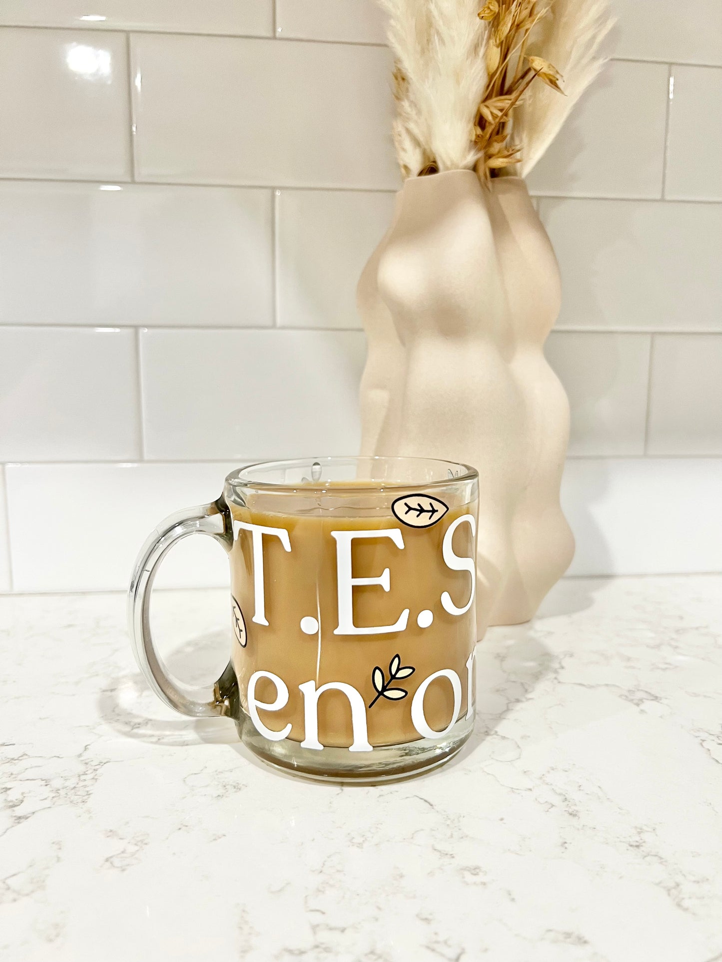 Tasse : T.E.S en or