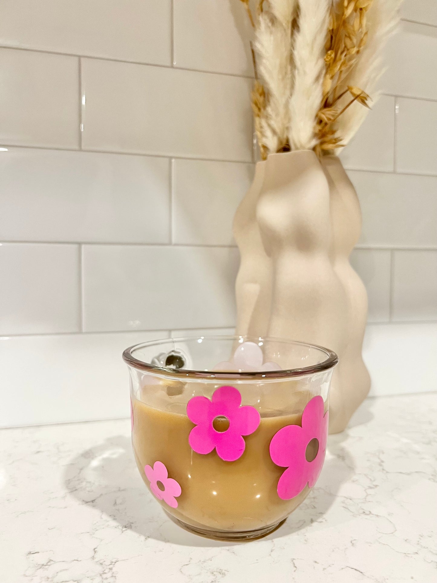 Mug: Retro Pink Flowers